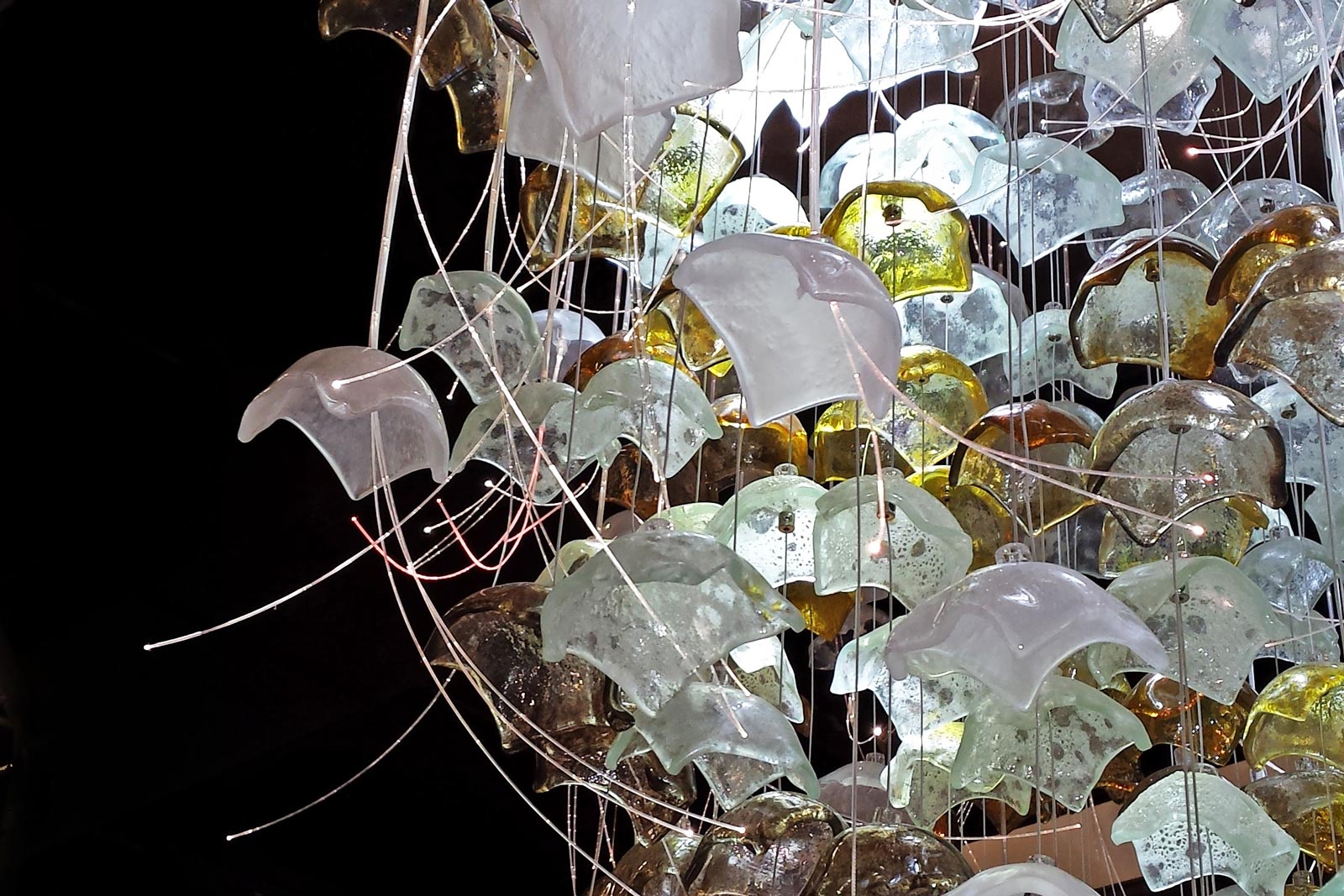 szkło artystyczne lampy luksusowe lampy designerskie  lampy artystyczne  szkło fusingowe zabudowy szklane drzwi szklane blaty szklane